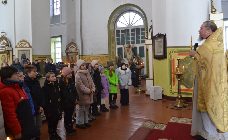 Школьники посетили Петропавловский храм