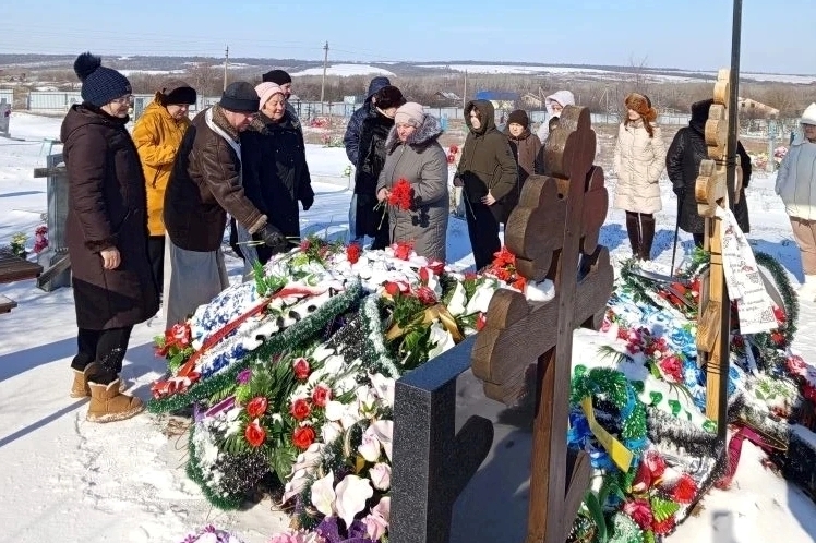 В селе Сухой Донец Богучарского района священник принял участие в торжественном митинге