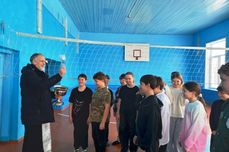 Священнослужитель посетил госучреждения Богучарского района