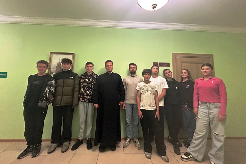 В Свято-Ильинском кафедральном соборе Россошанского благочиния состоялась встреча молодежи