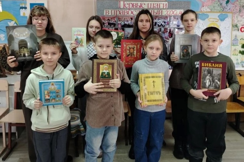 В воскресной школе при храме в селе Петропавловка прошло занятие, посвященное Дню православной книги