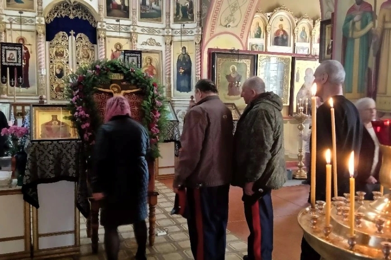 Казаки Острогожского станичного общества приняли участие в таинствах Исповеди и Причастия у своего духовника