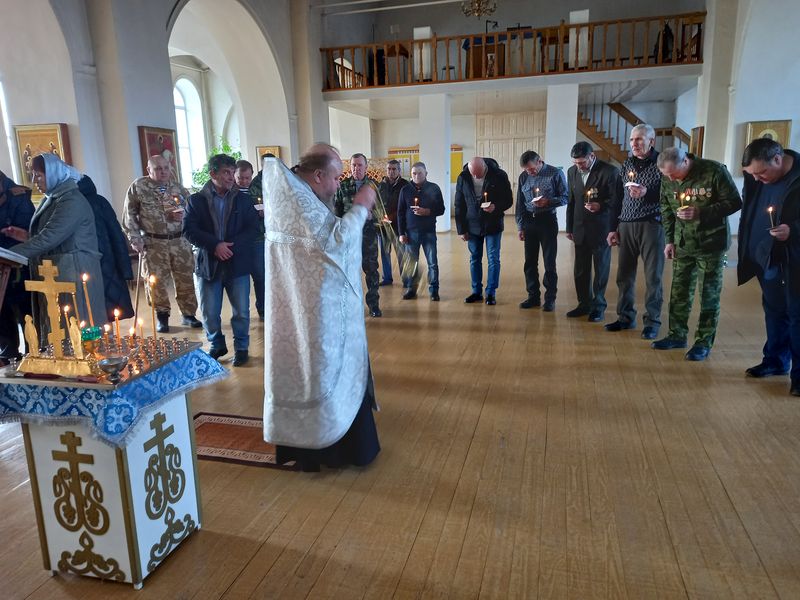 В Свято-Митрофановском храме с. Верхний Мамон почтили память воинов - афганцев