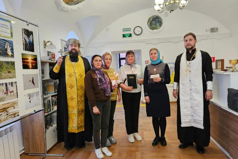 Духовенство города Павловска совершили чин освящения Павловской межпоселенческой центральной библиотеки имени А. С. Пушкина (МКУК «Павловская МЦБ»)