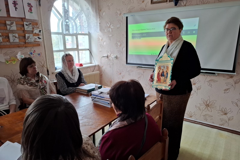 В Казанском храме поселка Каменка прошла тематическая беседа о православии с педагогическим составом местных общеобразовательных учреждений