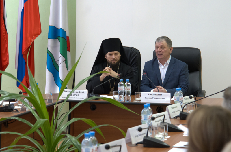 Правящий Архиерей Россошанской епархии возглавил масштабный форум по благотворительности в Калаче