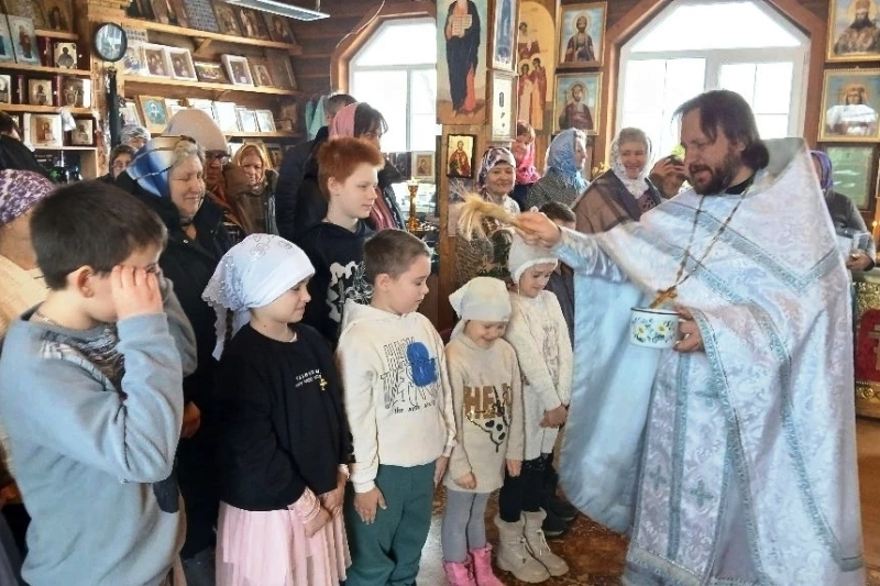 В храме Архистратига Божия Михаила села Воробьевка совершено торжественное богослужение