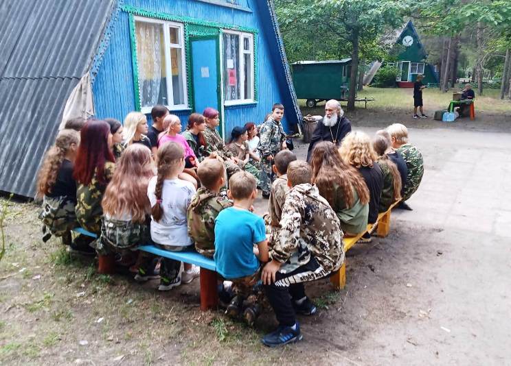 В МКУ ДОЛ «Солнышко» прошла беседа, посвящённая 100-летию со дня преставления святителя Тихона, Патриарха Московского и всея Руси