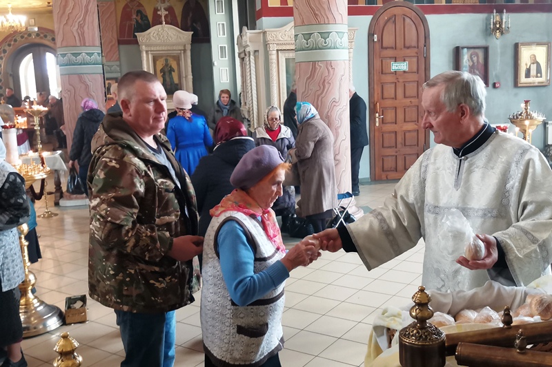 В Россоши состоялась раздача хлебобулочных изделий в рамках благотворительного проекта «Добрый хлеб»