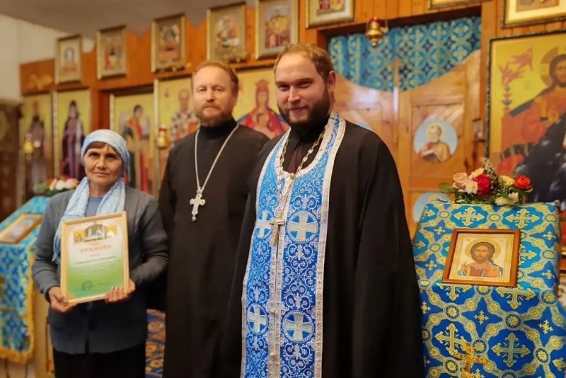 В храме Покрова Пресвятой Богородицы села Лозовое состоялось праздничное всенощное бдение