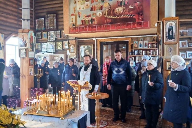 В храме Архистратига Божия Михаила села Воробьевка совершено уставное заупокойное богослужение
