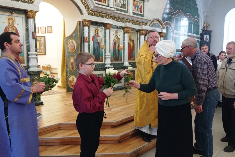 В Казанском храме г. Павловск поздравляли мам с праздником — Днем матери