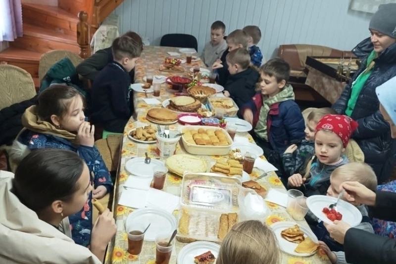 В храме святого благоверного князя Александра Невского города Калач состоялось масленичное чаепитие