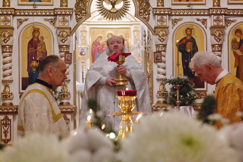 В Свято-Митрофановском храме села Верхний Мамон торжественно встретили праздник Рождества Христова