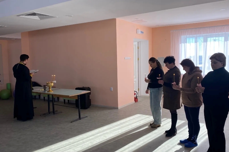 Клирик Богучарского благочиния совершил чин освящения Дома культуры в селе Митрофановка Кантемировского района