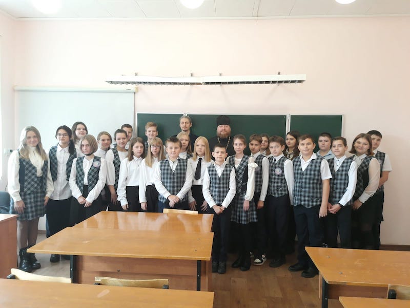 С воспитанниками в школе №6 города Острогожска состоялась встреча со священнослужителями