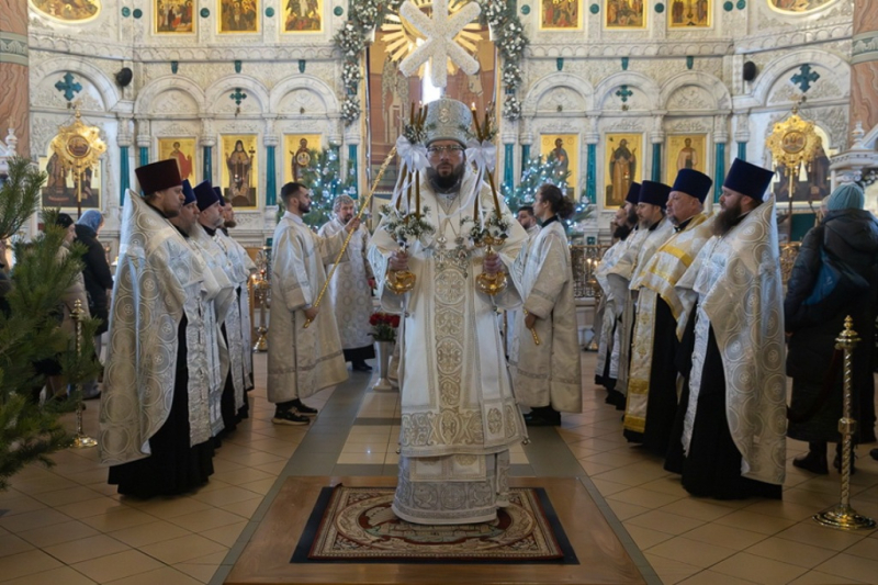 Правящий Архиерей возглавил служение Рождественской великой вечерни в Свято-Ильинском кафедральном соборе города Россошь