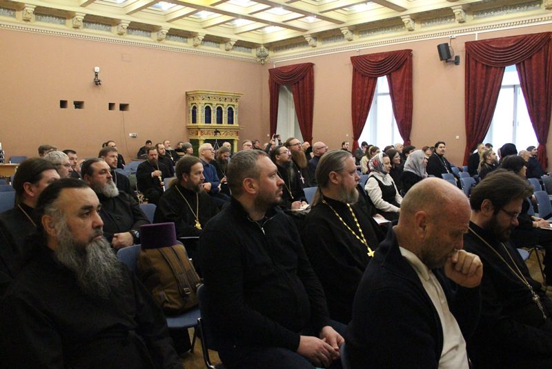 Руководитель строительной комиссии Россошанской епархии иерей Александр Самсонников принял участие в заседании секции епархиальных архитекторов России