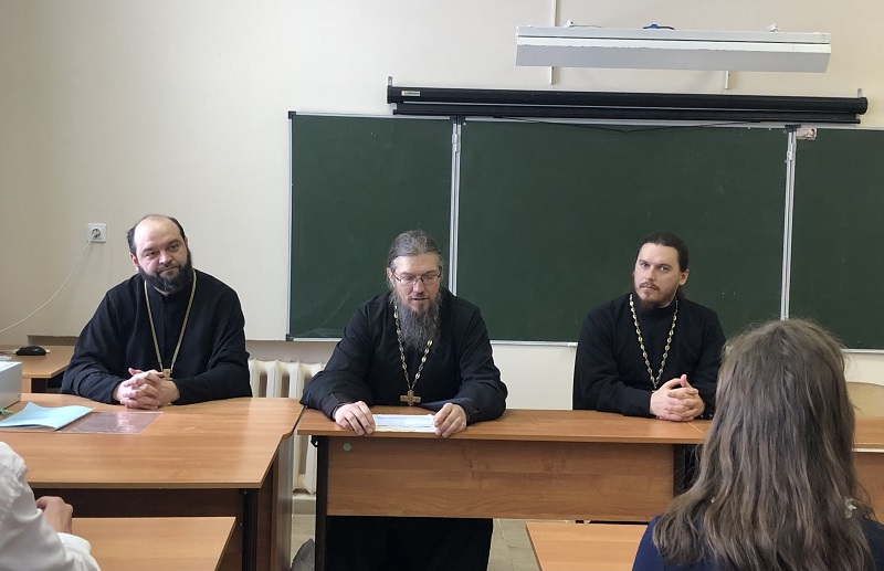 Состоялась встреча настоятелей мужских монастырей митрополии с учащимися  Воронежской православной гимназии