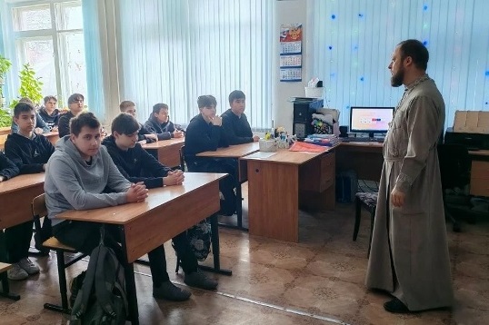 Священнослужитель провел беседу со школьниками Воронцовской средней школы