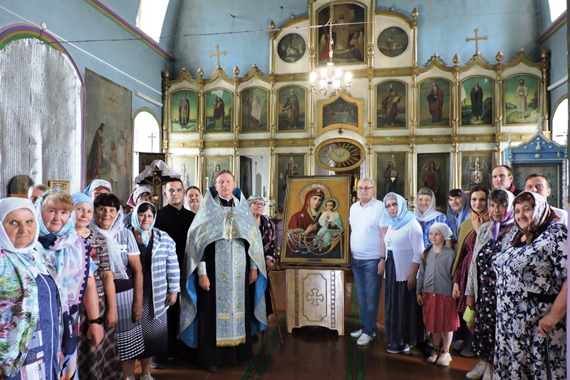На приходе Спасского храма села Ближняя Полубянка помолились перед чудотворным образом Божией Матери «Оршанская»