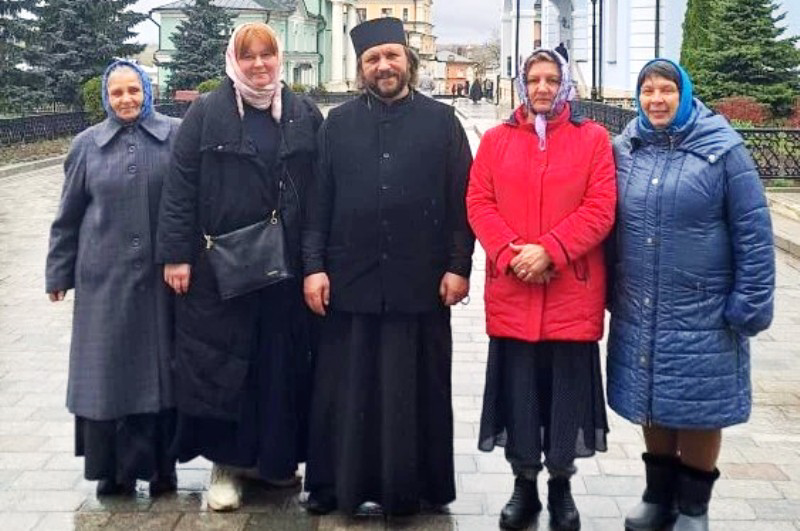 Настоятель и прихожане храма Архистратига Божия Михаила села Воробьевка совершили паломническую поездку в Оптину пустынь и Шамордино