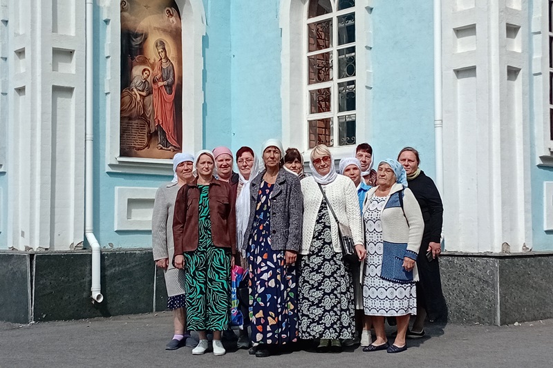 В день памяти святителя Тихона Задонского паломники из Верхнемамонского района поклонились святыням Задонских монастырей