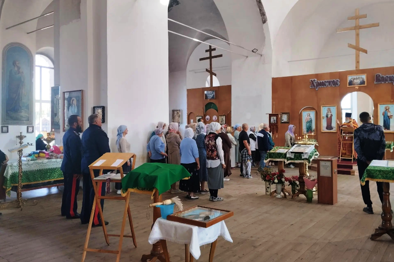 В храмах Калачеевского церковного округа совершены богослужения о страждущих недугом винопития и наркомании
