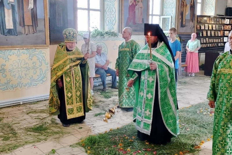 В храме святого мученика Иоанна воина встретили праздник Святой Троицы