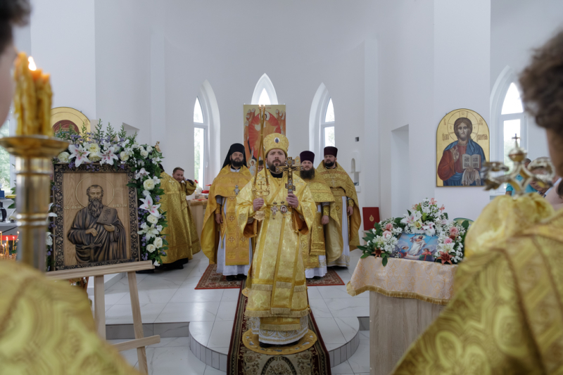 Правящий Архиерей совершил первую Божественную литургию в новопостроенном храме во имя первоверховного апостола Павла города Павловска