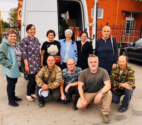 Руководитель епархиального отдела посетил с гуманитарной миссией военные подразделения