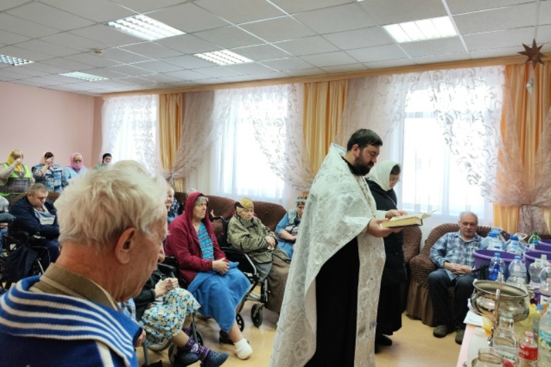 Клирик Каменского церковного округа совершил Великое освящение воды в БУ ВО «Пансионат «Подгоренский»»