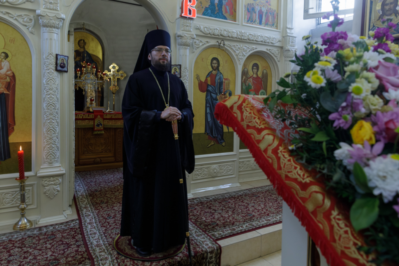 Епископ Россошанский и Острогожский Дионисий совершил Божественную литургию в Костомаровском епархиальном монастыре