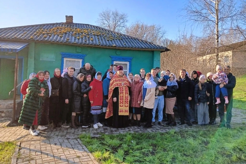 Протоиерей Владимир Шереметов совершил Пасхальное богослужение в Михайло-Архангельском храме и молебное пение на сельских приходах