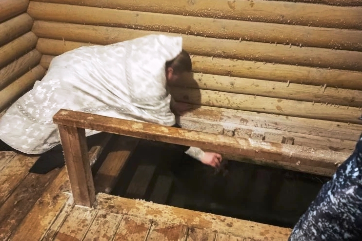 Благочинный Репьевского церковного округа освятил воду в купели-часовне во имя святых блаженных Ксении Петербургской и Матроны Московской