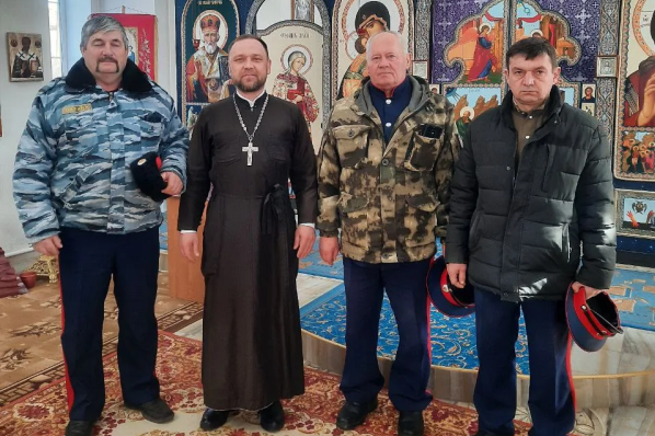 В Успенском храме с. Зайцевка священник провел беседу с казаками на тему «Православная книга — путь к духовности»