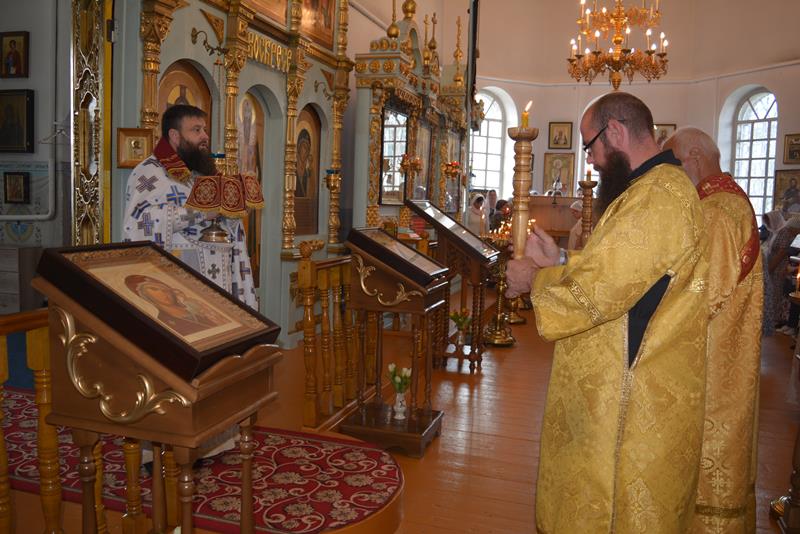 В день памяти великомученика Пантелеимона в храме, освященном в честь иконы Божией Матери «Казанская», совершена праздничная литургия