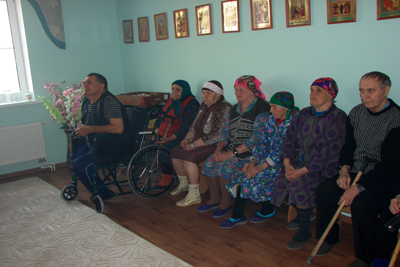 Пасхальный молебен в Кантемировском пансионате для престарелых и инвалидов