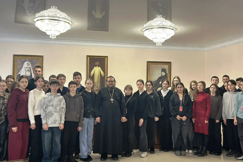 Клирик Свято-Ильинского кафедрального собора провел встречу с россошанскими школьниками