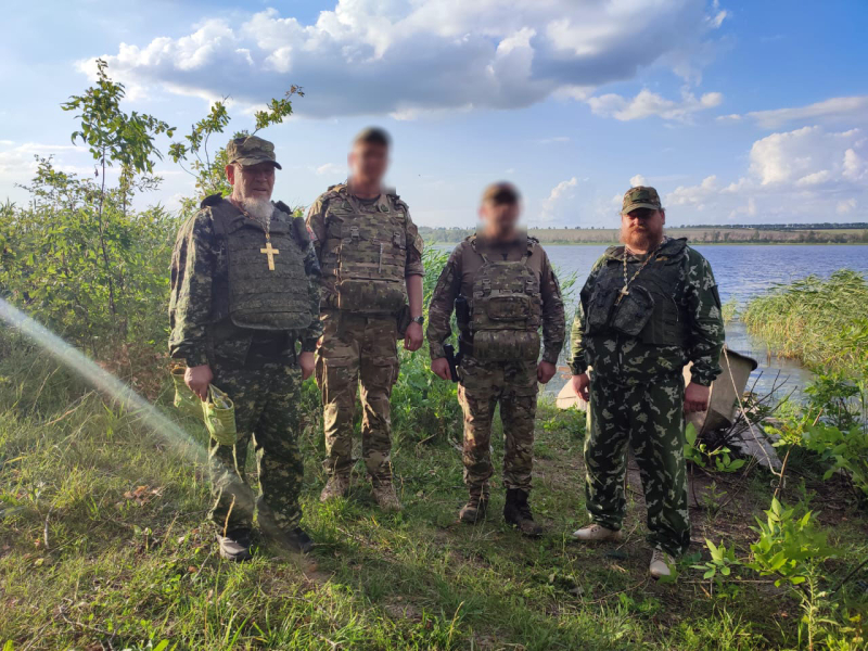 Клирики Острогожского благочиния привезли гуманитарную помощь воинам в зоне СВО