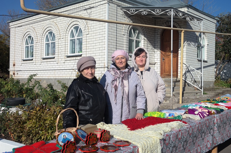 В г. Богучаре на территории храма св. мч. Иоанна Воина прошла Покровская ярмарка