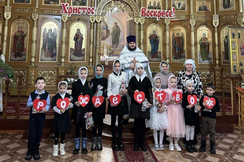 В храме святого великомученика Пантелеимона села Пришиб состоялся детский рождественский праздник