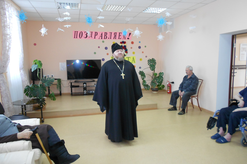 Отец благочинный посетил насельников дома престарелых