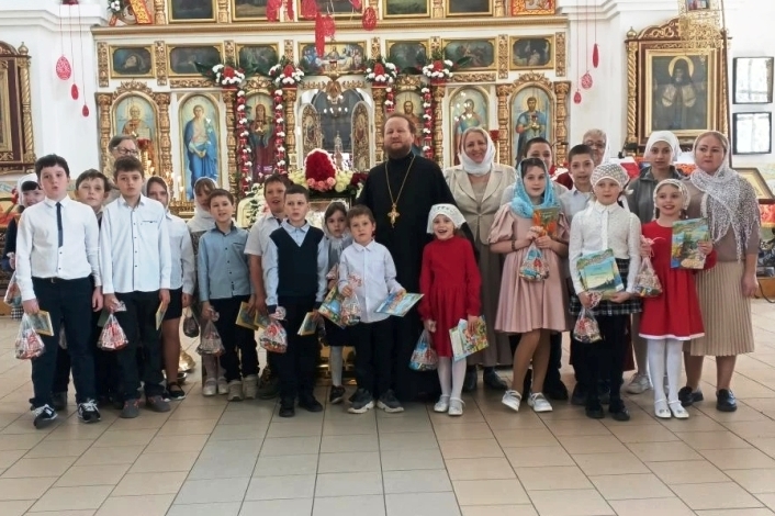 Воспитанники воскресной школы имени Серафима (Соболева), архиепископа Богучарского города Богучар отметили Пасху Христову