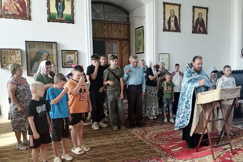  В храмах Верхнемамонского района помолились перед началом нового учебного года