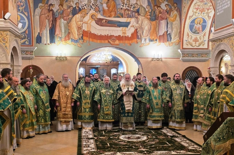 Епископ Дионисий в числе сонма Архипастырей сослужил председателю Синодального отдела по монастырям и монашеству митрополиту Каширскому Феогносту в Зачатьевском монастыре Москвы