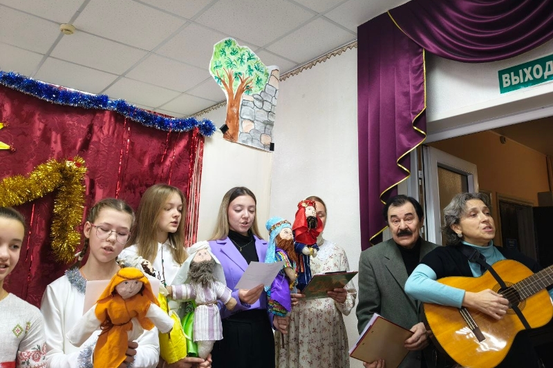 В Острогожской детской школе искусств показали Рождественский кукольный спектакль и Святочный праздничный концерт
