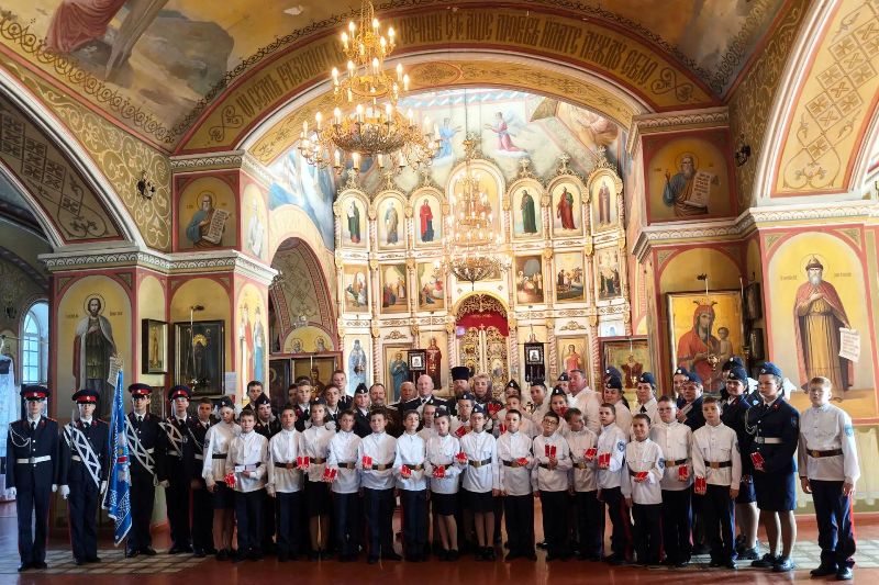 Кадеты Острогожского филиала КОУ ВО «Горожанский казачий кадетский корпус» приняли присягу в Михайло-Архангельском храме города