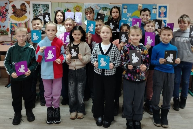 В Воскресной школе Петропавловского храма проведен мастер-класс по изготовлению рождественской открытки