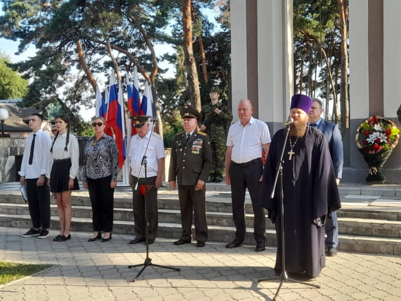 Благочинный Россошанского церковного округа иерей Иаков Калинин принял участие в митинге, посвящённом Дню ветеранов боевых действий